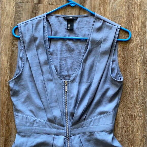H&M Dresses & Skirts - H&M Sleeve-less Dress